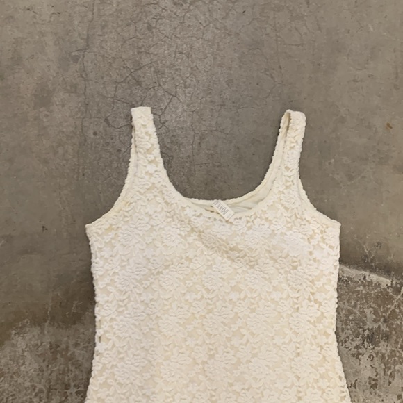 Donna lace lined dress - Picture 2 of 5